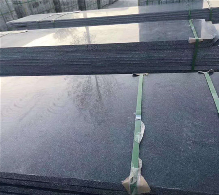 芝麻黑板材在高端装修中的特点