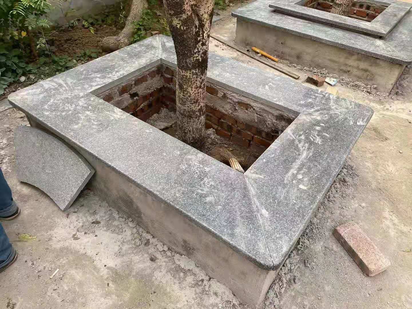 章丘黑方形树池石